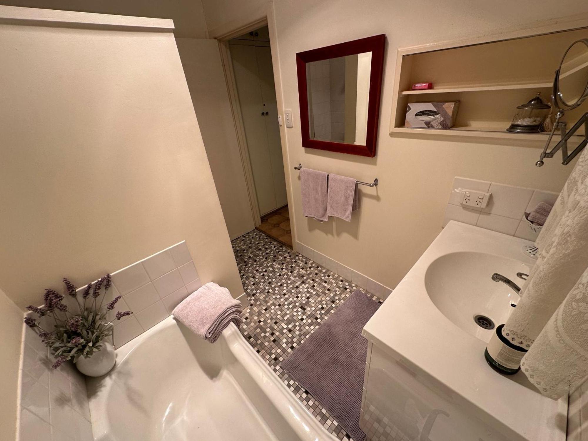 Admurraya House Bed & Breakfast ラザグレン エクステリア 写真