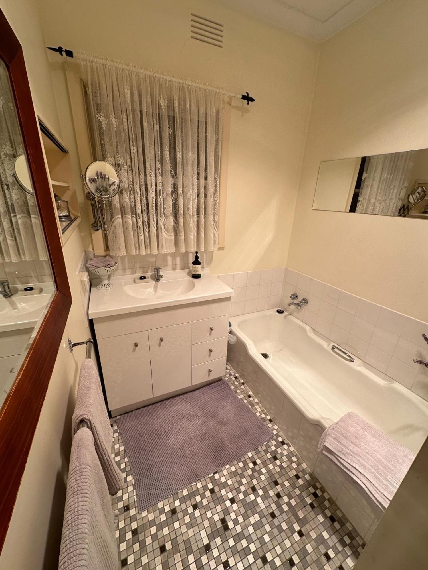 Admurraya House Bed & Breakfast ラザグレン エクステリア 写真
