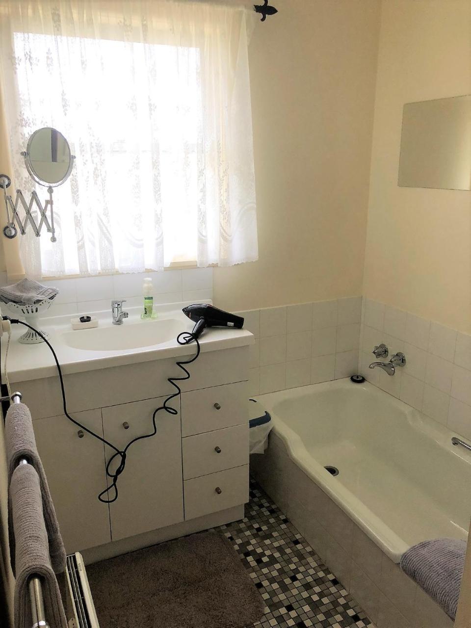 Admurraya House Bed & Breakfast ラザグレン エクステリア 写真